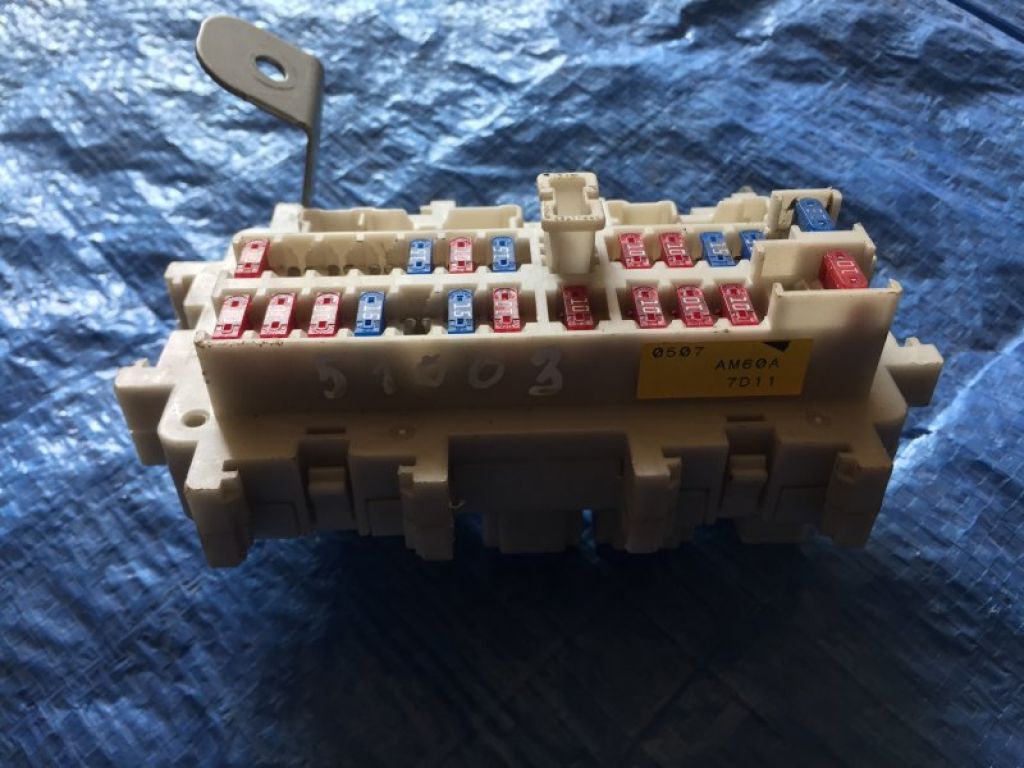 24350-AM600 | Блок запобіжників салон NISSAN MURANO Z50 02-07