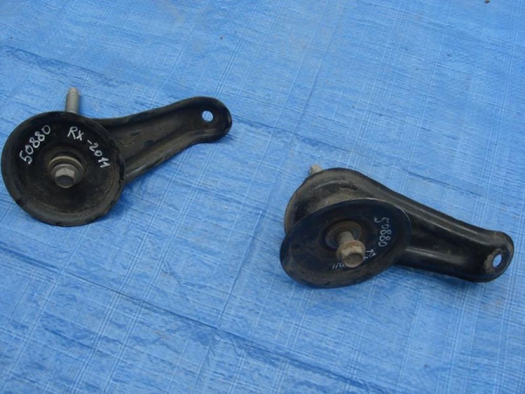 52274-0E010 | Кріплення балки підвіски задн. LEXUS RX350/450 09-15