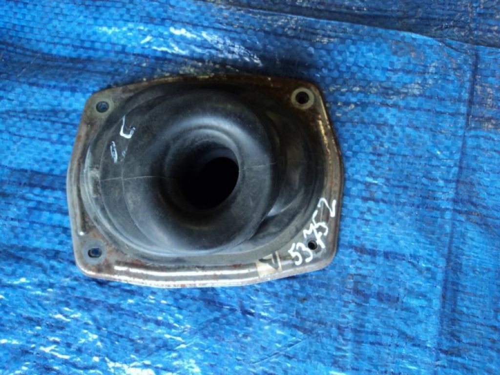 Кожух ручки КПП TOYOTA LAND CRUISER PRADO 120 02-09