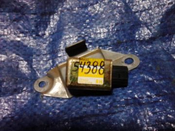 Датчик удара прав. TOYOTA LAND CRUISER PRADO 120 02-09