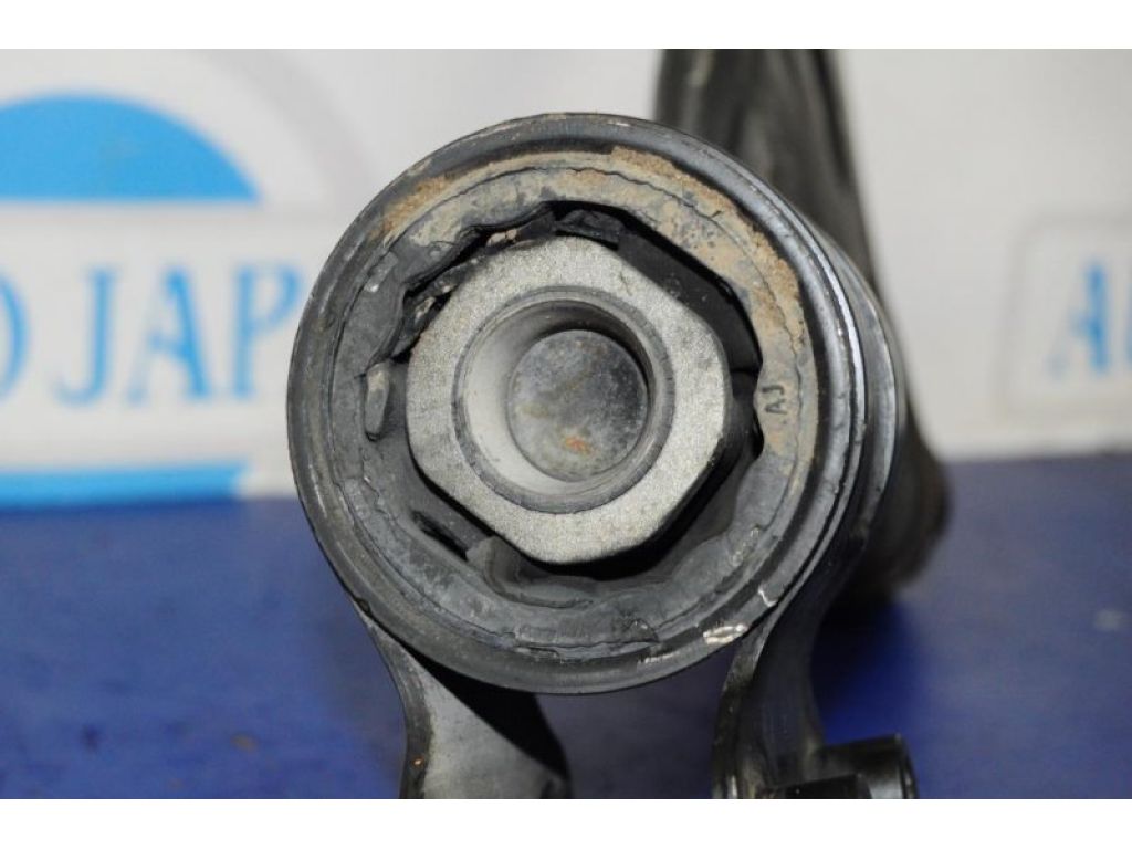 Рычаг передней подвески нижний лев. MAZDA 3 BK 03-08 - Фото 4