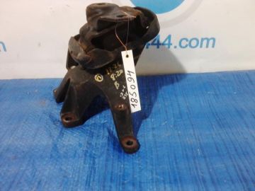 Кронштейн опоры двигателя лев. TOYOTA SEQUOIA 01-07