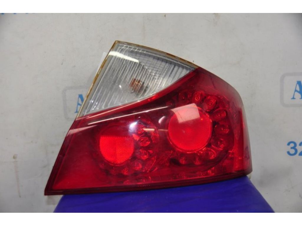 26550-EJ90A | Фонарь наружный задн. прав. INFINITI M35/M45 04-10