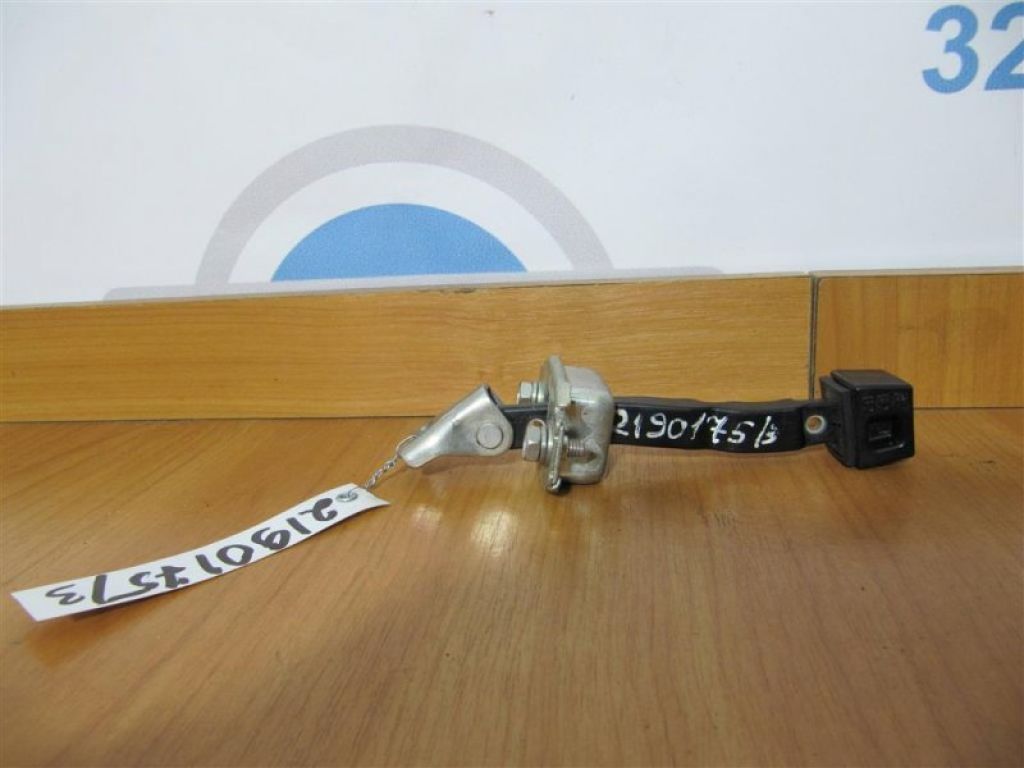 5702A079 | Обмежувач дверей передн. лів. MITSUBISHI LANCER X 10 07-15