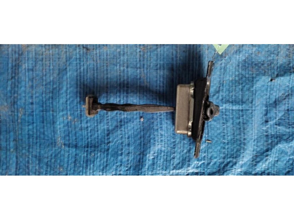 82430-1MA0A | Ограничитель двери задн. прав. INFINITI M25/M37/M56/Q70/M35H 10-16
