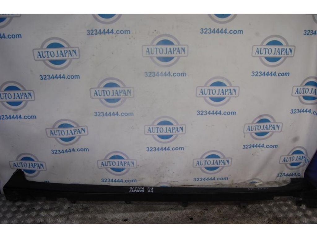 76852-3TA1H | Накладка порогу зовнішня прав. NISSAN ALTIMA L33 12-18