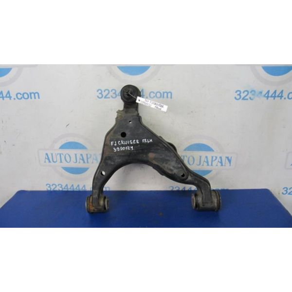 Важіль передньої підвіски нижній лівий TOYOTA FJ CRUISER 06-15 48069-60010