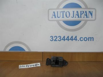 Замок кришки багажника TOYOTA SIENNA 11-16
