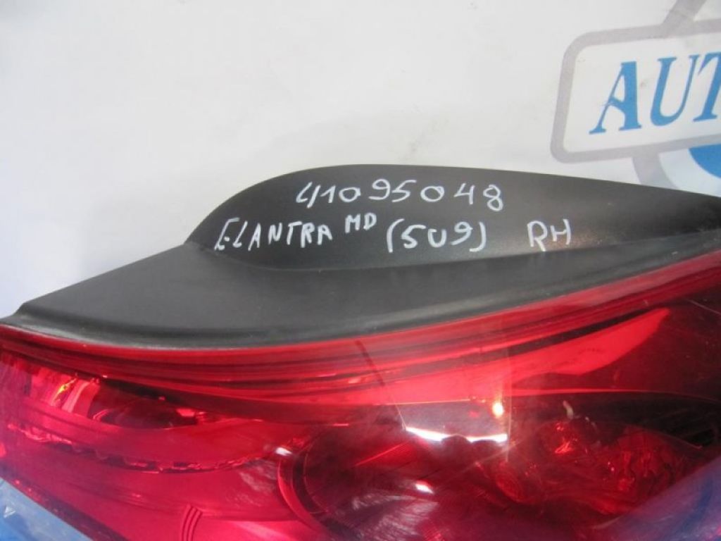 92402-3Y000 | Ліхтар зовнішній задн. прав. HYUNDAI ELANTRA MD 10-15 - Фото 2