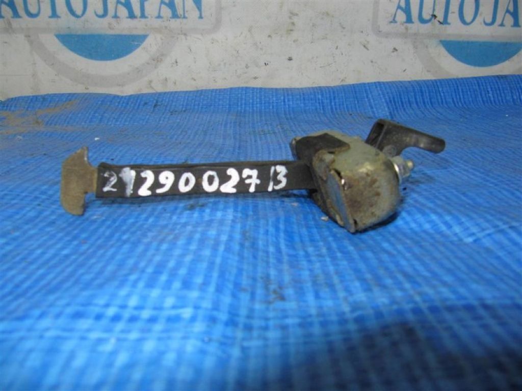 68630-33092 | Обмежувач дверей задн. лів. TOYOTA CAMRY 50 12-15