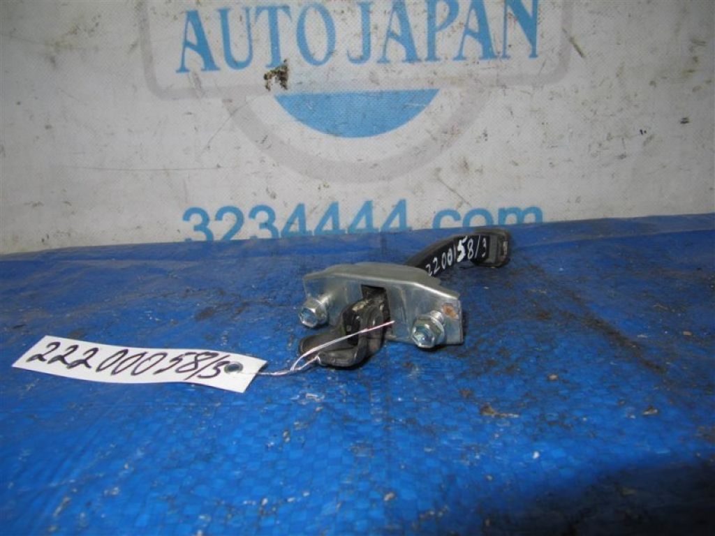 68640-06030 | Обмежувач дверей задн. лів. TOYOTA CAMRY 40 06-11