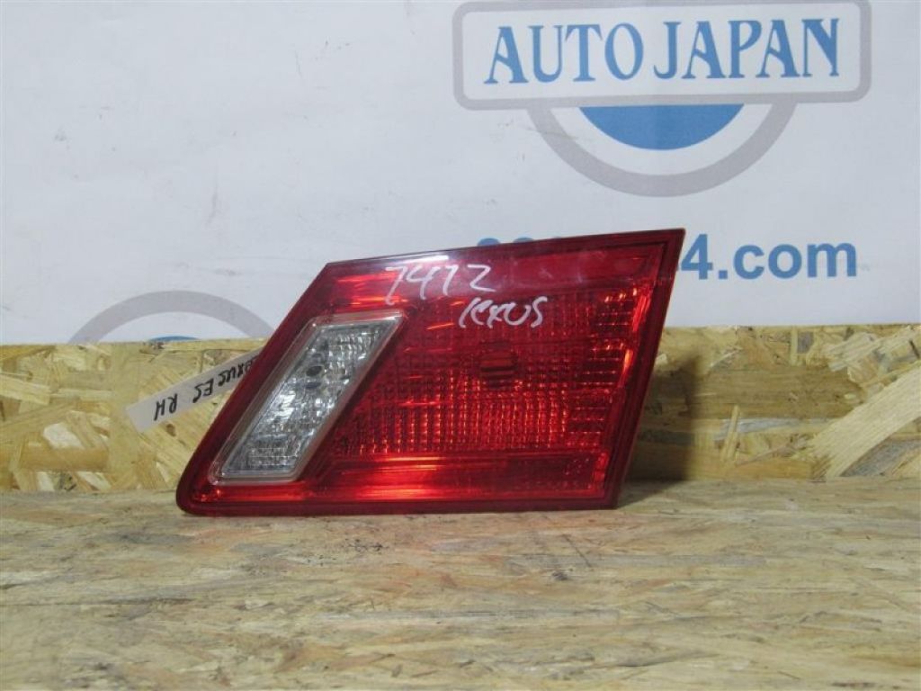 81581-33150 | Ліхтар внутрішній задн. прав. LEXUS ES350 06-12