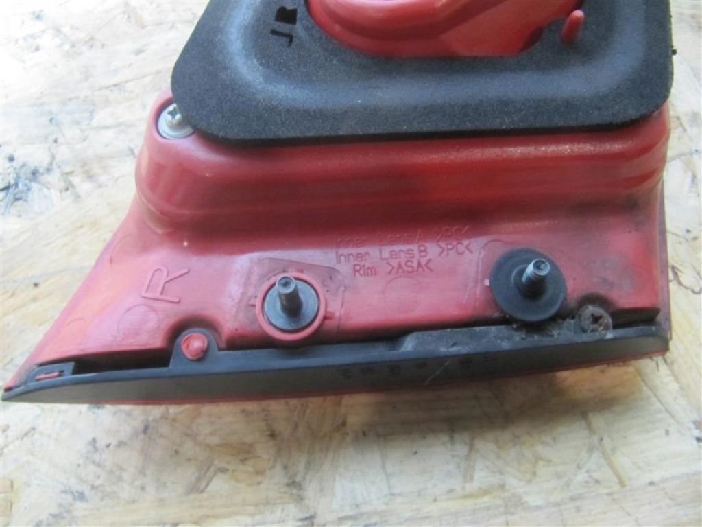 81581-33150 | Ліхтар внутрішній задн. прав. LEXUS ES350 06-12 - Фото 3