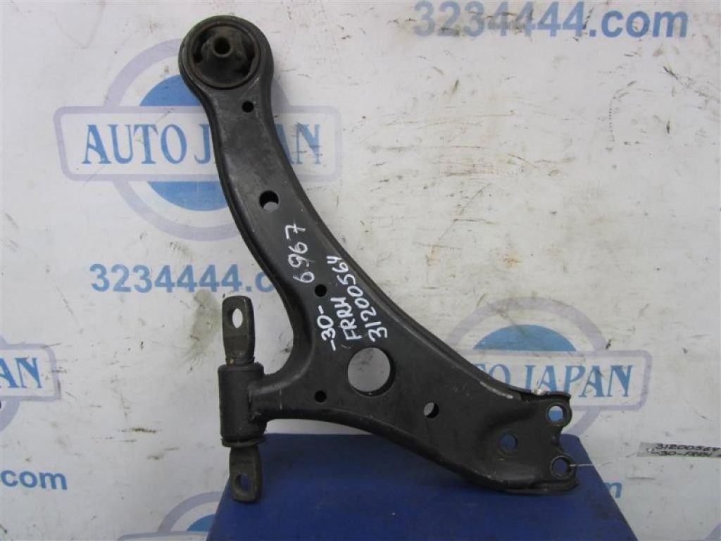 48068-06070 | Рычаг передней подвески нижний прав. TOYOTA CAMRY 30 02-06
