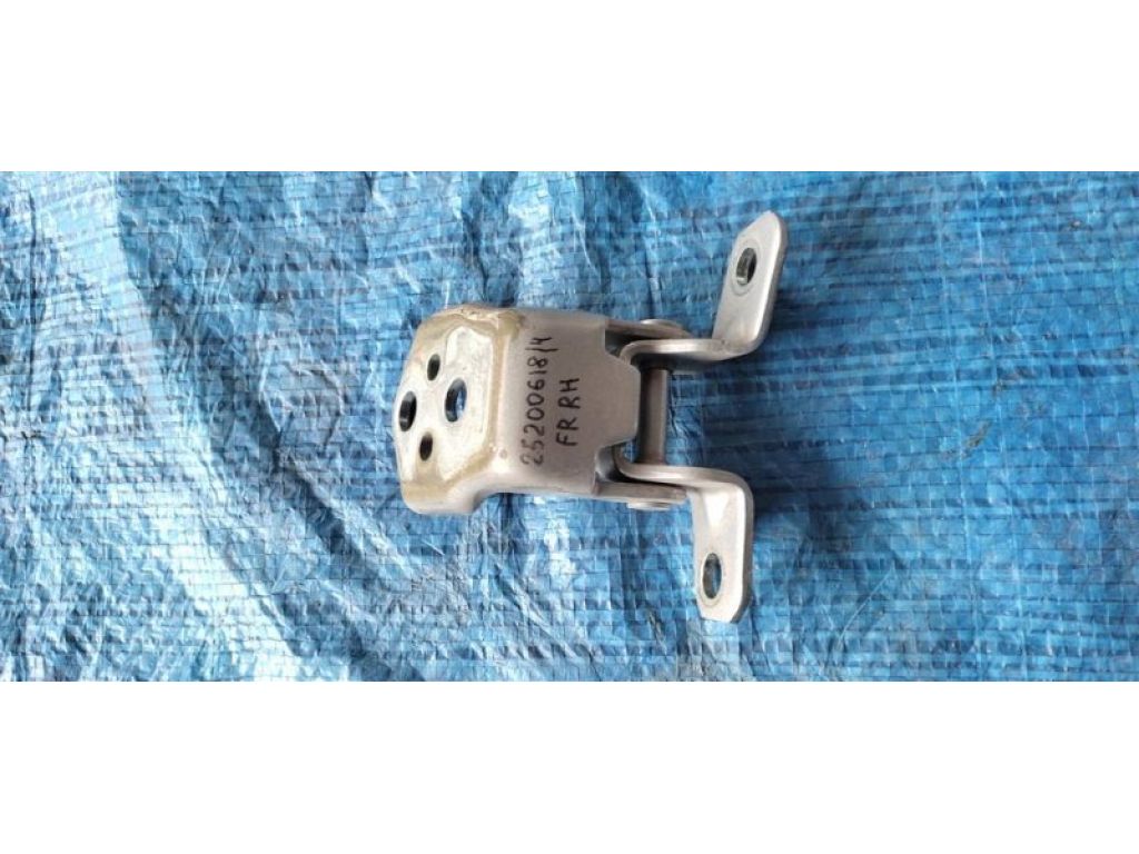 GS3L-58-210A | Петля двери верхняя передн. прав. MAZDA 6 GH 07-12