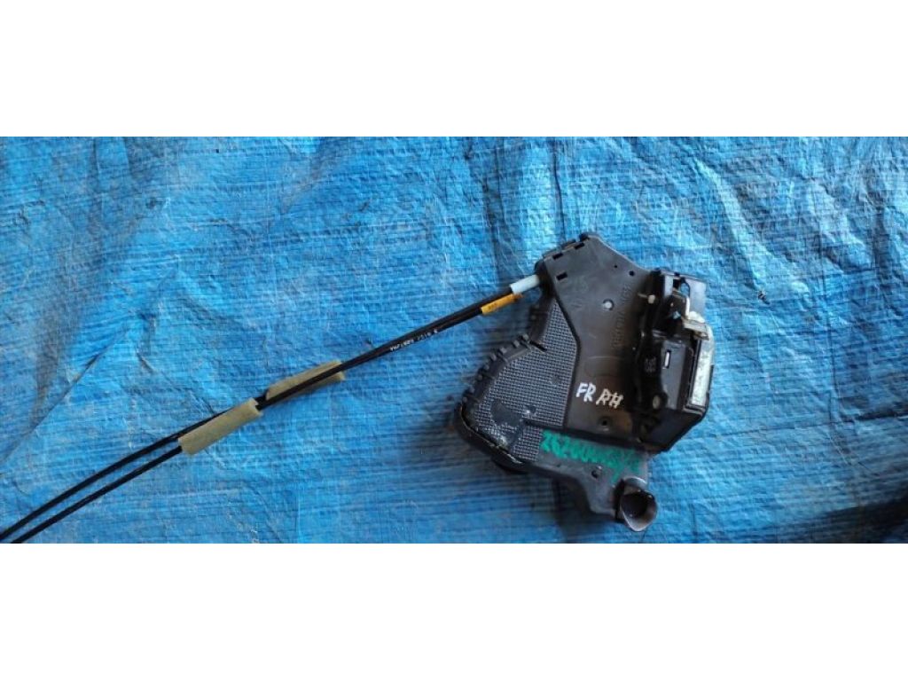 69030-0C050 | Замок двері передн. прав. TOYOTA SIENNA 11-16 - Фото 2