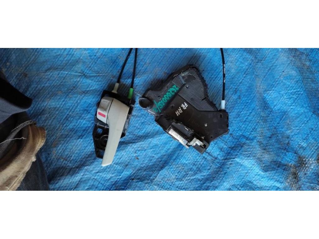 69030-0C050 | Замок двері передн. прав. TOYOTA SIENNA 11-16 - Фото 3