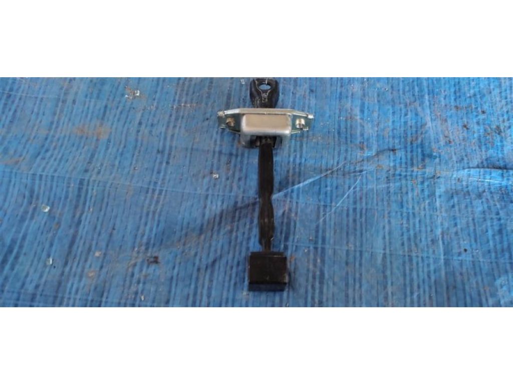 5702A040 | Обмежувач дверей передн. прав. MITSUBISHI OUTLANDER XL 05-13