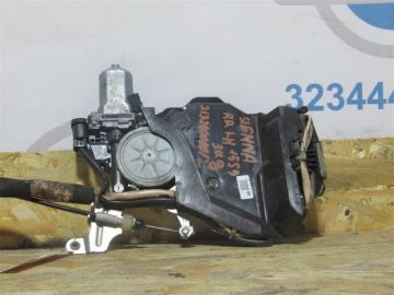 Замок двері задн. лів. TOYOTA SIENNA 03-10