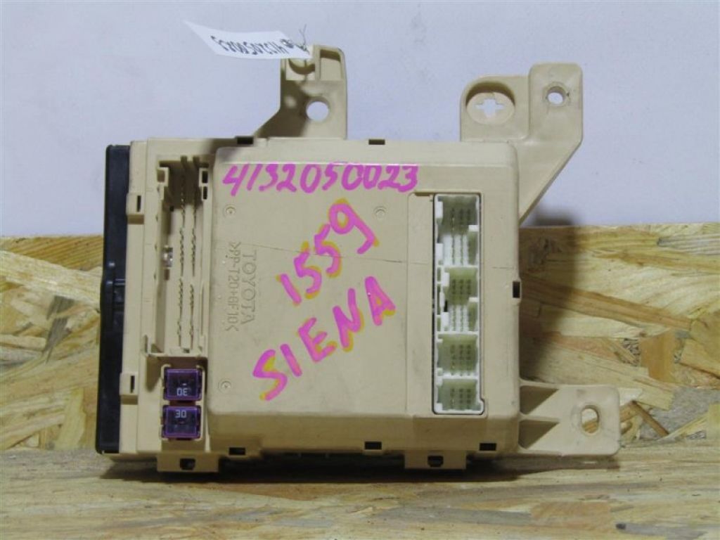 82730-08071 | Блок предохранителей салон TOYOTA SIENNA 03-10