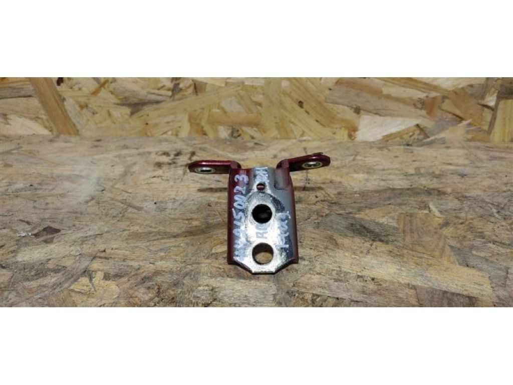 82420-1KA0A | Петля двери нижняя задн. прав. NISSAN JUKE 10-19