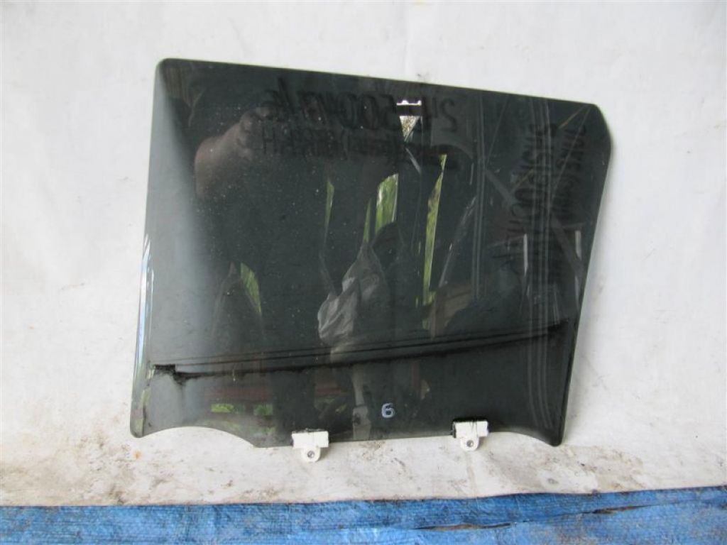 82300-1KA1A | Стекло двери задн. прав. NISSAN JUKE 10-19 - Фото 2