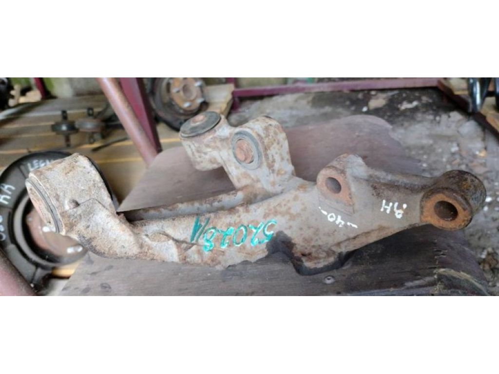 Цапфа задн. прав. TOYOTA CAMRY 40 06-11