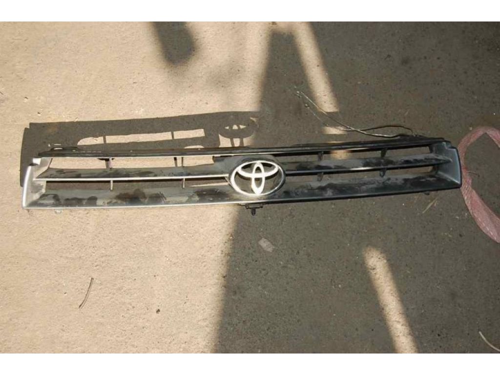Решітка радіатора TOYOTA CAMRY 10 92-96