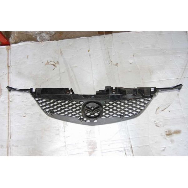 Решітка радіатора MAZDA PREMACY 98-03 C100-50-710C — 2