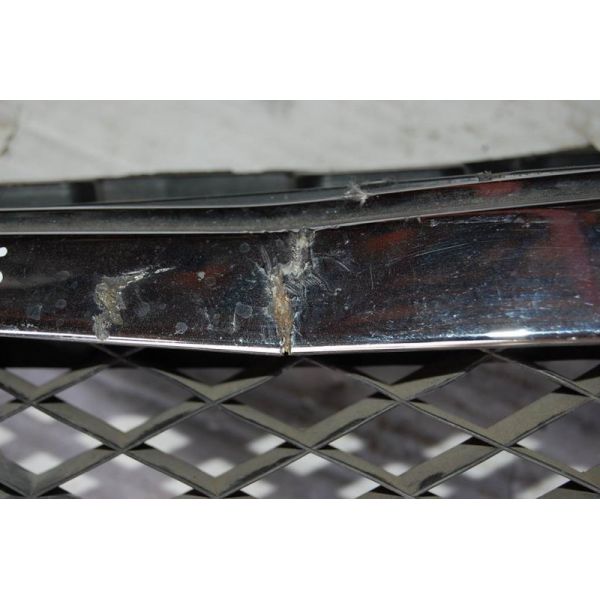 Решітка радіатора MAZDA PREMACY 98-03 C100-50-710C — 3