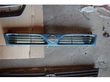 Решетка радиатора NISSAN SUNNY N14 90-96