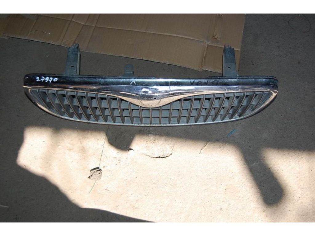 Решітка радіатора MAZDA XEDOS 9 X9 (TA) 93-02