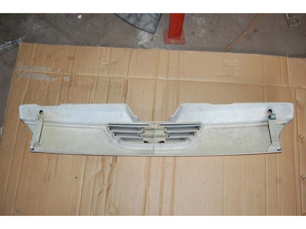Решітка радіатора SUBARU LEGACY 94-98 BG/BD