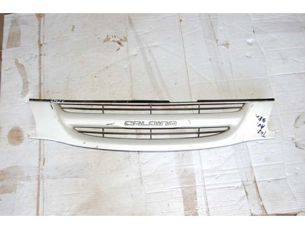 Решетка радиатора TOYOTA AVENSIS 97-03