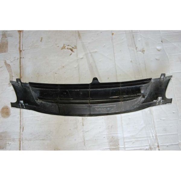 Решітка радіатора TOYOTA AVENSIS 97-03 — 2