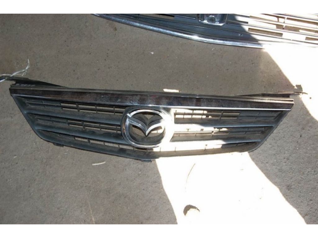 Решітка радіатора MAZDA 626 GF 97-02
