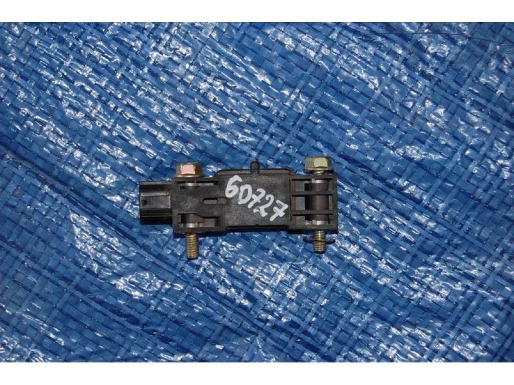 C236-57-KC0 | Датчик удара MAZDA 5 CR 05-10