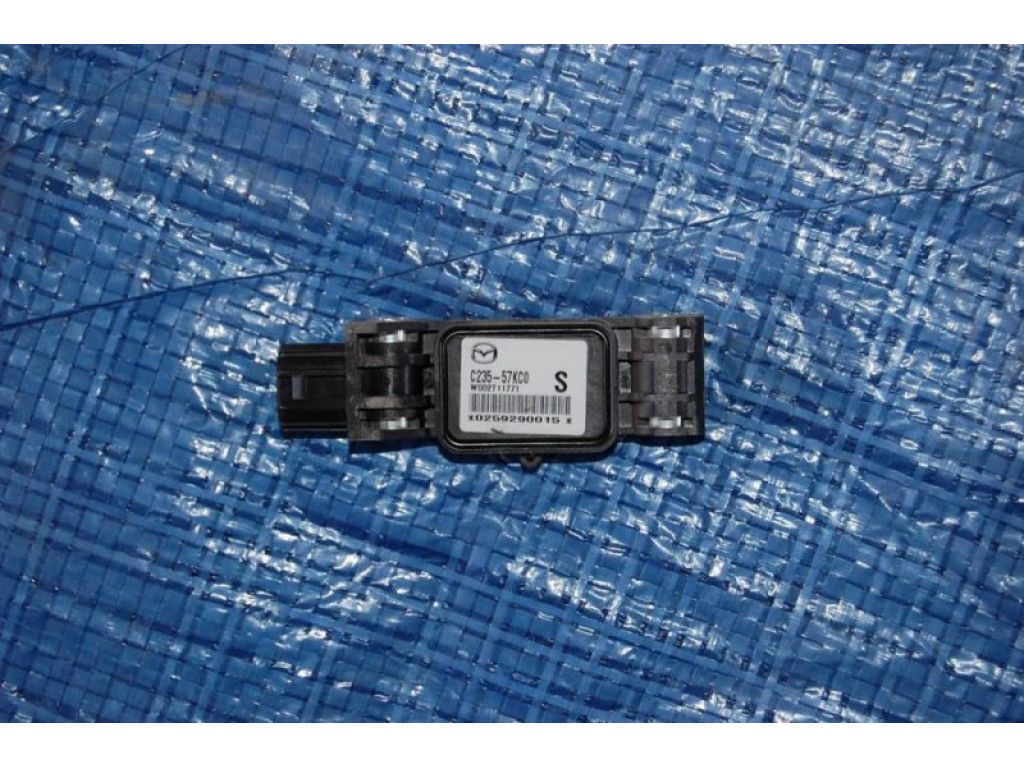C235-57-KC0 | Датчик удару MAZDA 5 CR 05-10
