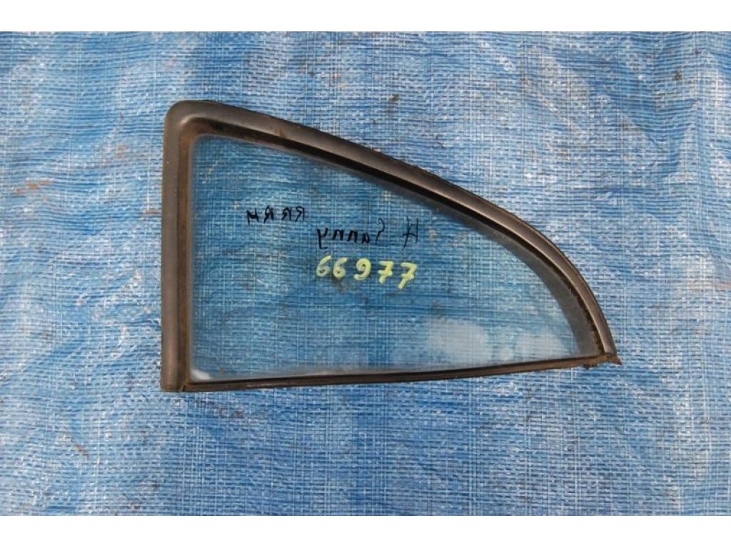 82262-52C00 | Скло дверей глухе задн. прав. NISSAN SUNNY B12 85-90