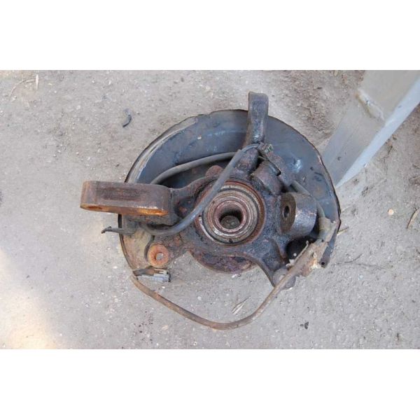 Кулак поворотний передній правий TOYOTA CAMRY 10 92-96 4321133010
