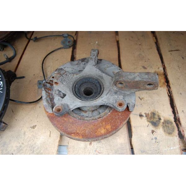 Кулак поворотний передній правий SUBARU LEGACY 94-98 BG/BD