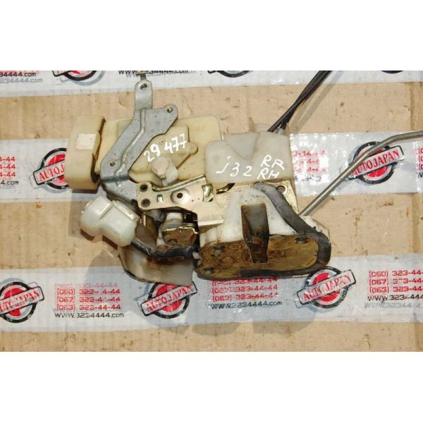 Замок двері передній правий LEXUS GS300 97-05 69030-30870