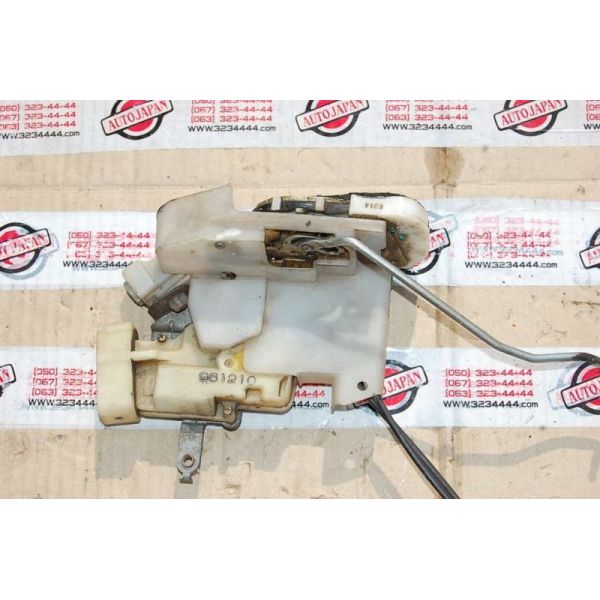 Замок двері передній правий LEXUS GS300 97-05 69030-30870 — 2