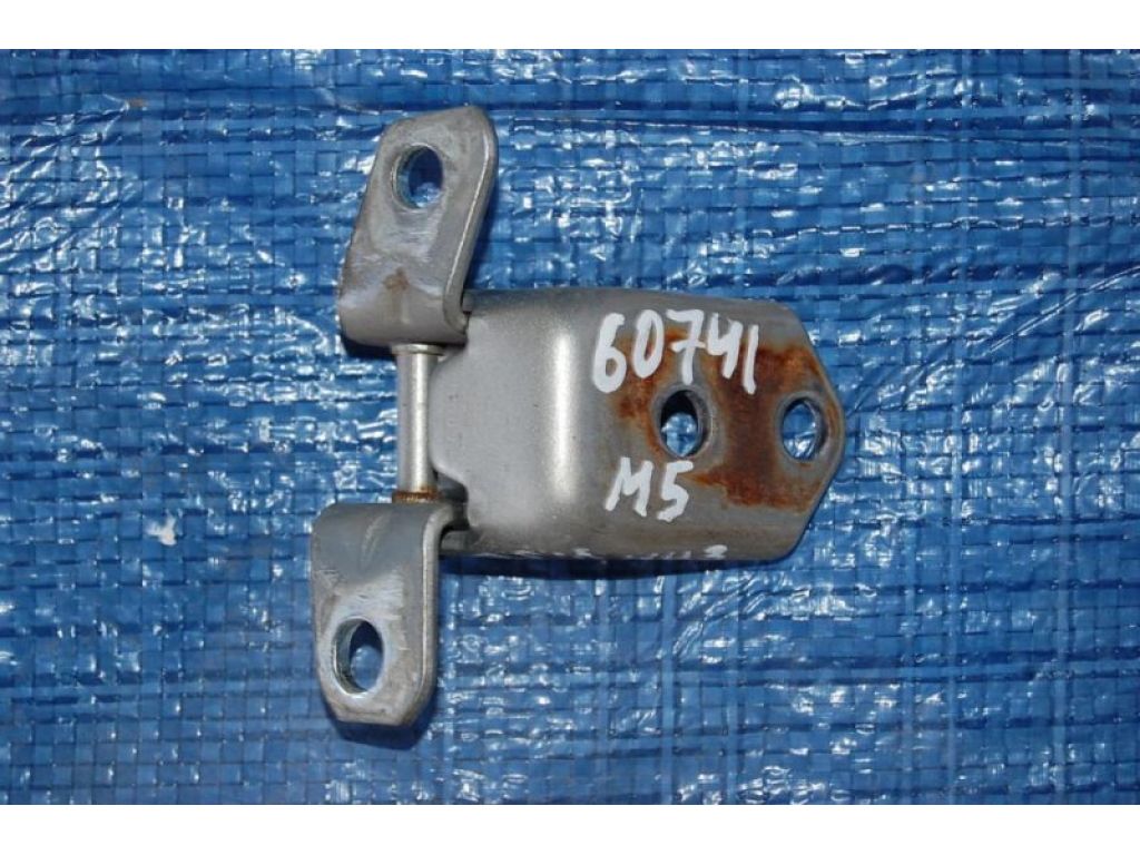 F151-58-210B | Петля двери нижняя передн. лев. MAZDA 5 CR 05-10