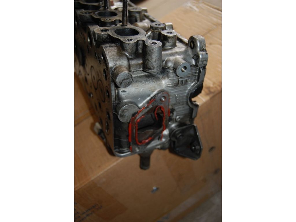 Y701-10-090 | Головка блоку циліндрів MAZDA 323 BA 94-97 - Фото 3