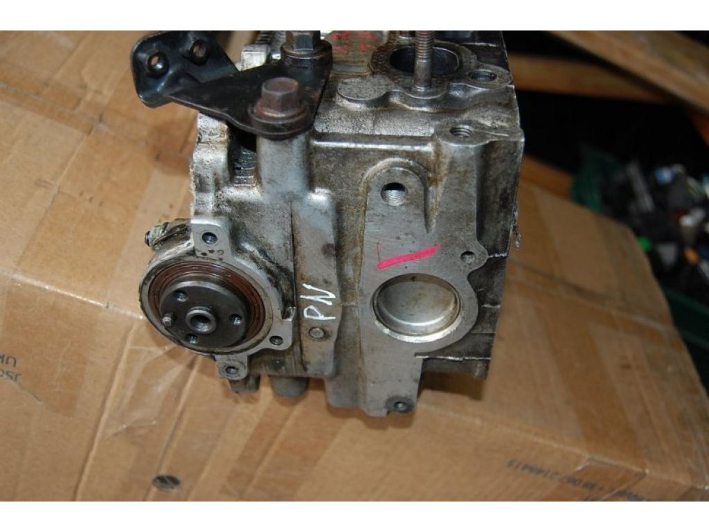 Y701-10-090 | Головка блоку циліндрів MAZDA 323 BA 94-97 - Фото 5