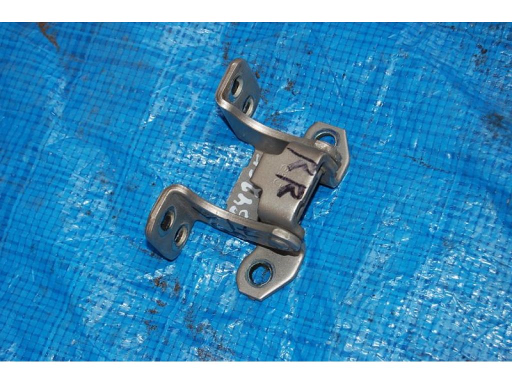 69510-65J00 | Петля двери багажника прав. SUZUKI GRAND VITARA 05-15