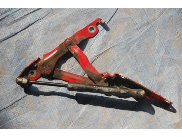 Петля кришки багажника прав. MAZDA 3 BK 03-08