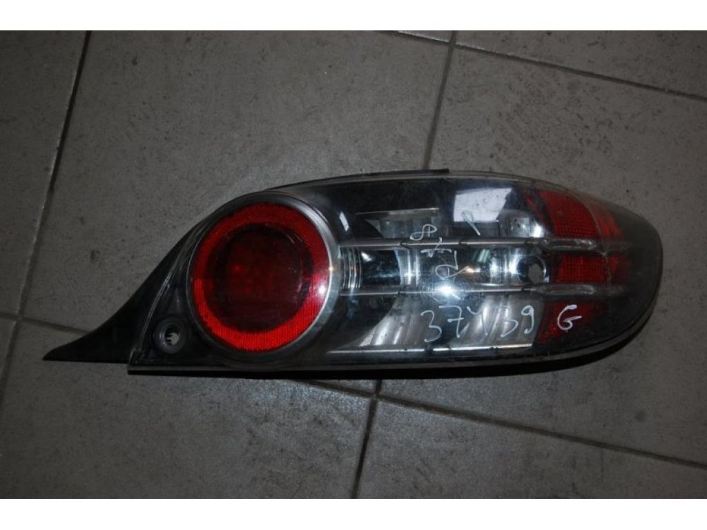 FE01-51-150J | Фонарь наружный задн. прав. MAZDA RX-8 03-10