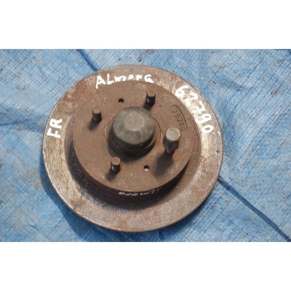 Маточина колеса передня ліва NISSAN ALMERA 95-00 — 2